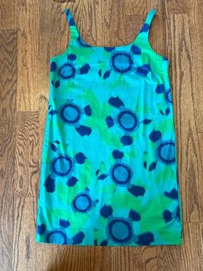 Lightweight and easy-to-wear Joe Fresh mini dress featuring a vibrant green and